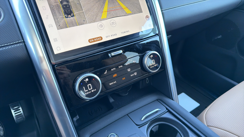 New 2026 Fuji White Land Rover Dynamic SE image 24