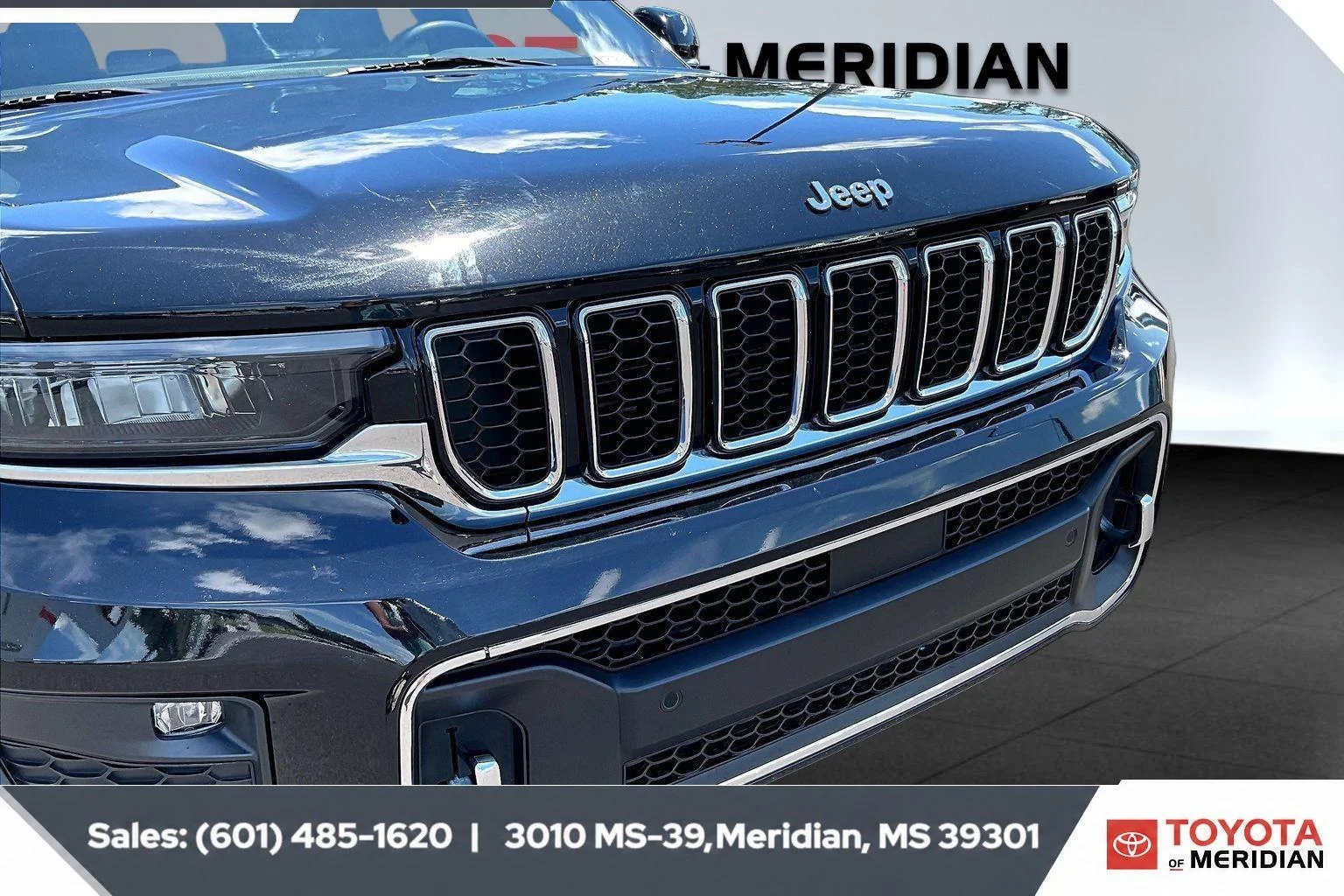 Used 2023 Diamond Black Crystal Pearlcoat Jeep Overland image 21