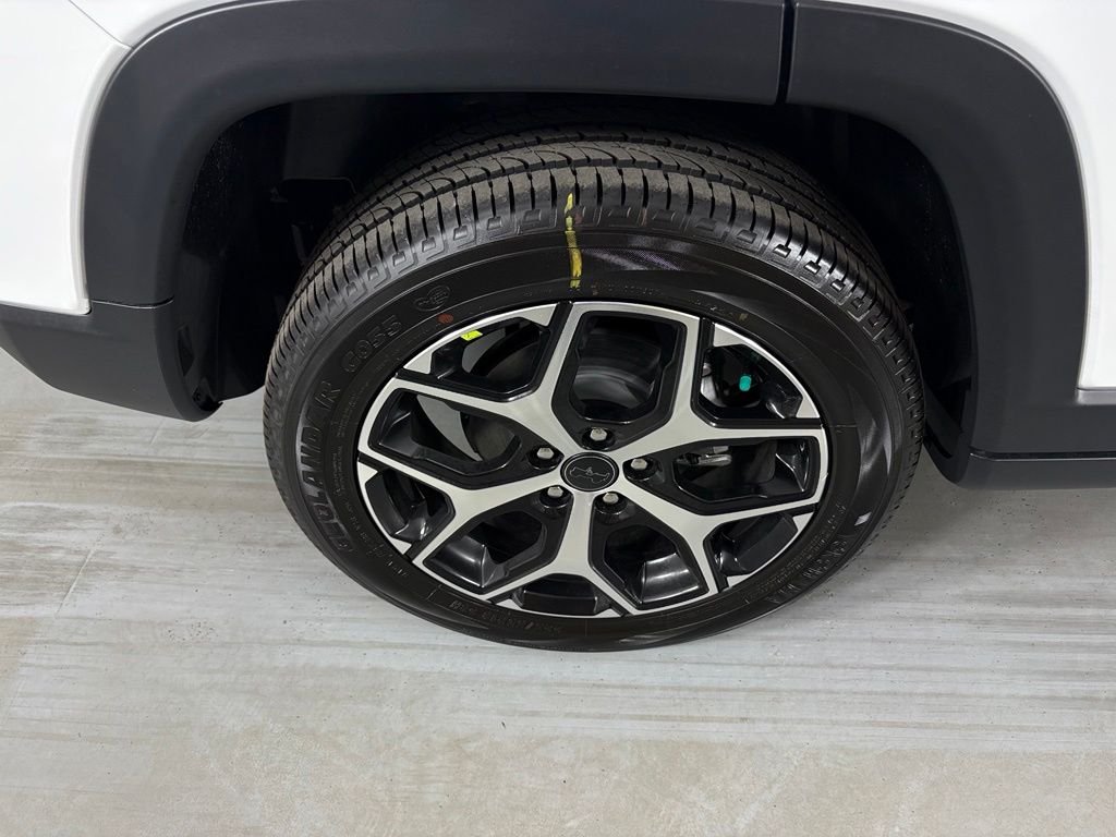 New 2026 Bright White Clear-Coat Exterior Paint Jeep Limited image 12
