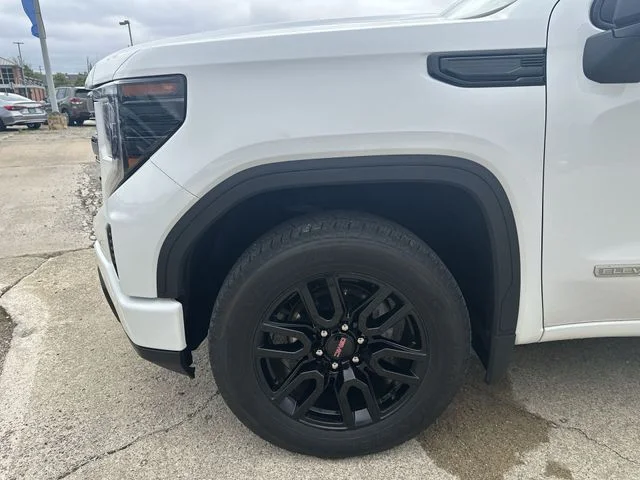 Used 2023 White GMC Elevation image 36