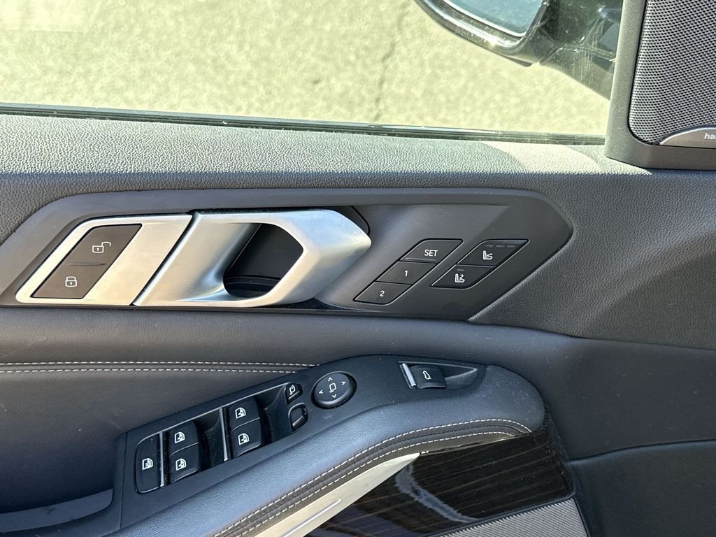 Used 2019 Gray Metallic BMW xDrive40i image 5