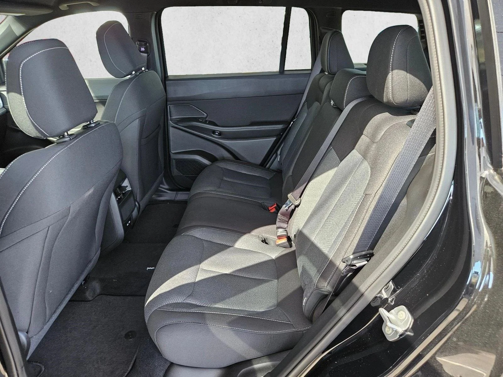 New 2026 Diamond Black Crystal Pearlcoat Jeep Laredo image 30