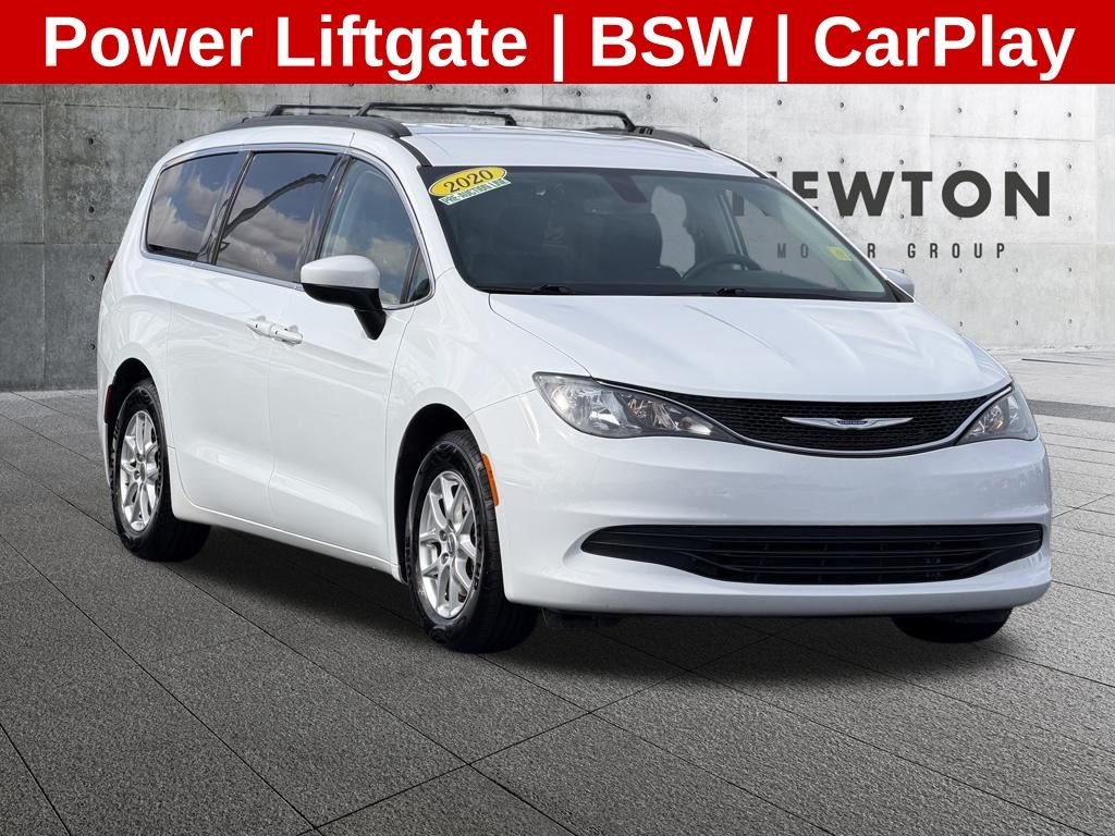 2020 Chrysler Voyager LXI's photo