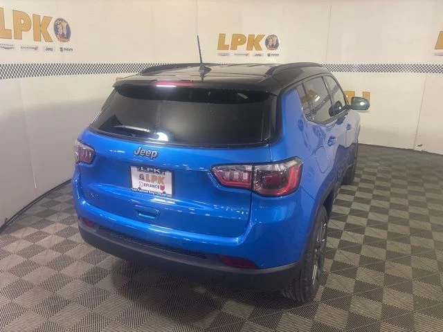 New 2026 Hydro Blue Pearl-Coat Exterior Paint Jeep Limited image 3