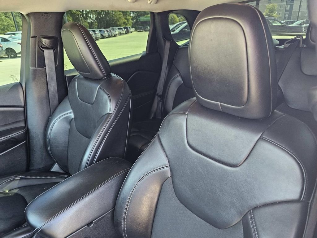 Used 2021 Beige Jeep Latitude Plus image 23