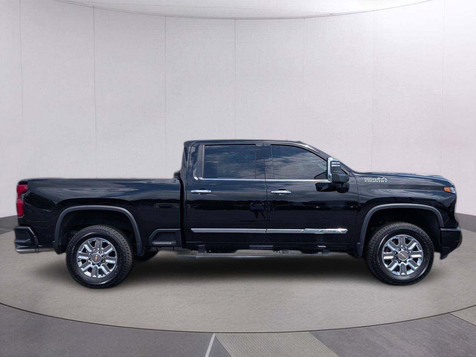Used 2024 Black Chevrolet High Country image 6