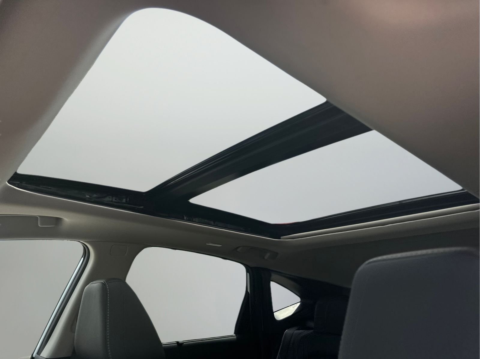 New 2026 White Nissan Platinum image 26