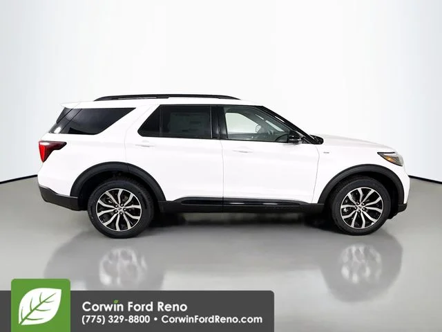 New 2026 Star White Metallic Tri-Coat Ford ST-Line image 8