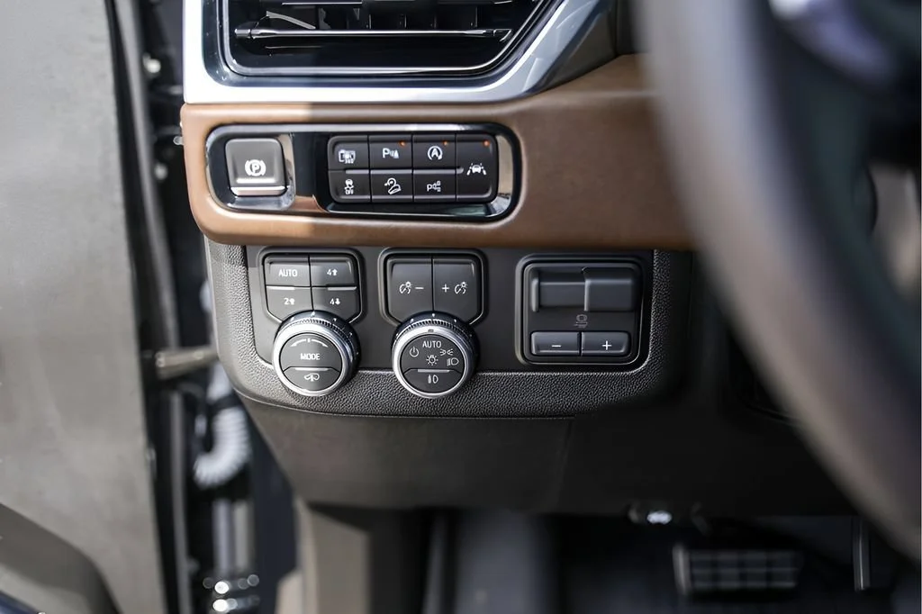 Used 2026 Onyx Black GMC Denali Ultimate image 17