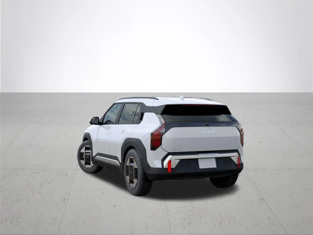 New 2027 White Kia Wind image 4