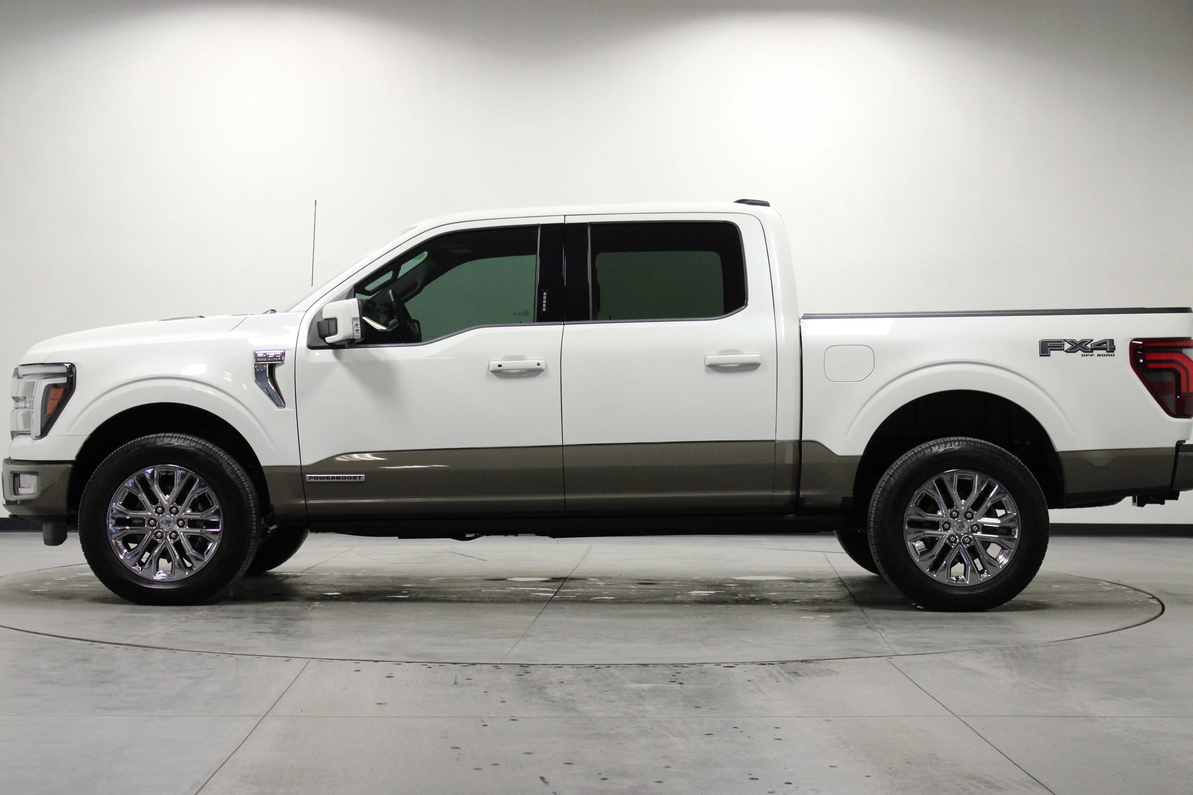 Used 2025 Star White Metallic Tri-Coat Ford King Ranch image 7