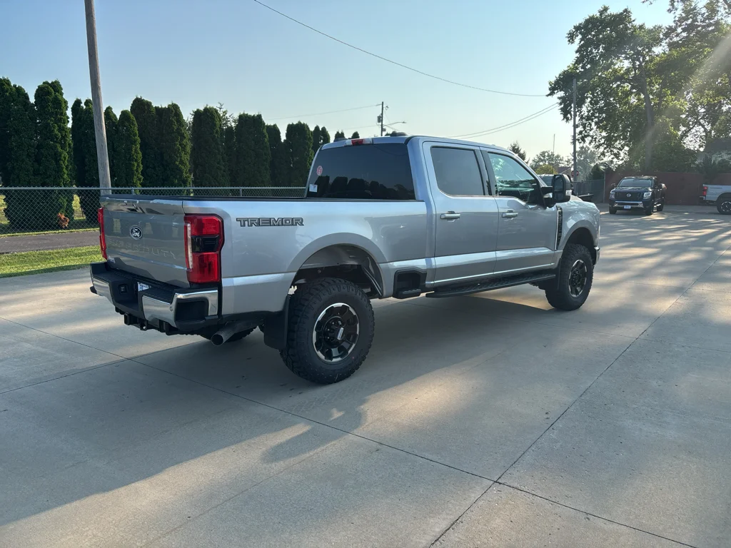 New 2027 Iconic Silver Metallic Ford F-250® XLT image 5