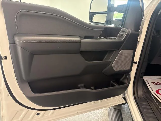 New 2027 Star White Metallic Tri-Coat Ford F-250® Lariat® image 28