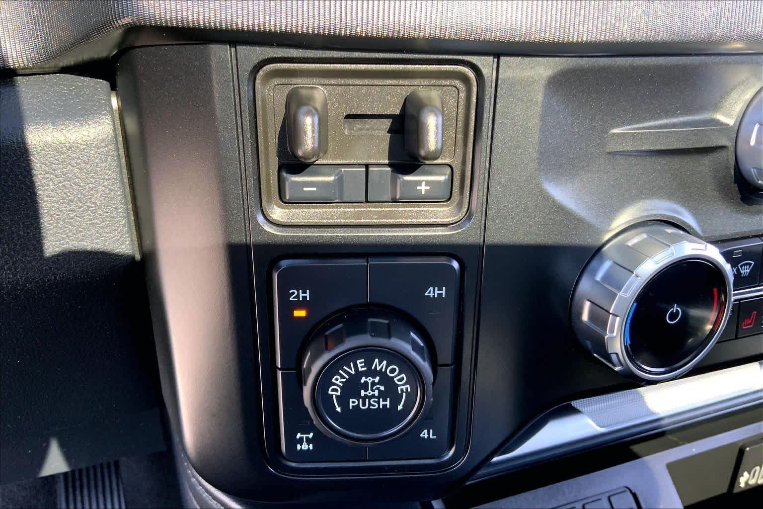Used 2025 Glacier Gray Metallic Tri-Coat Ford Platinum image 33