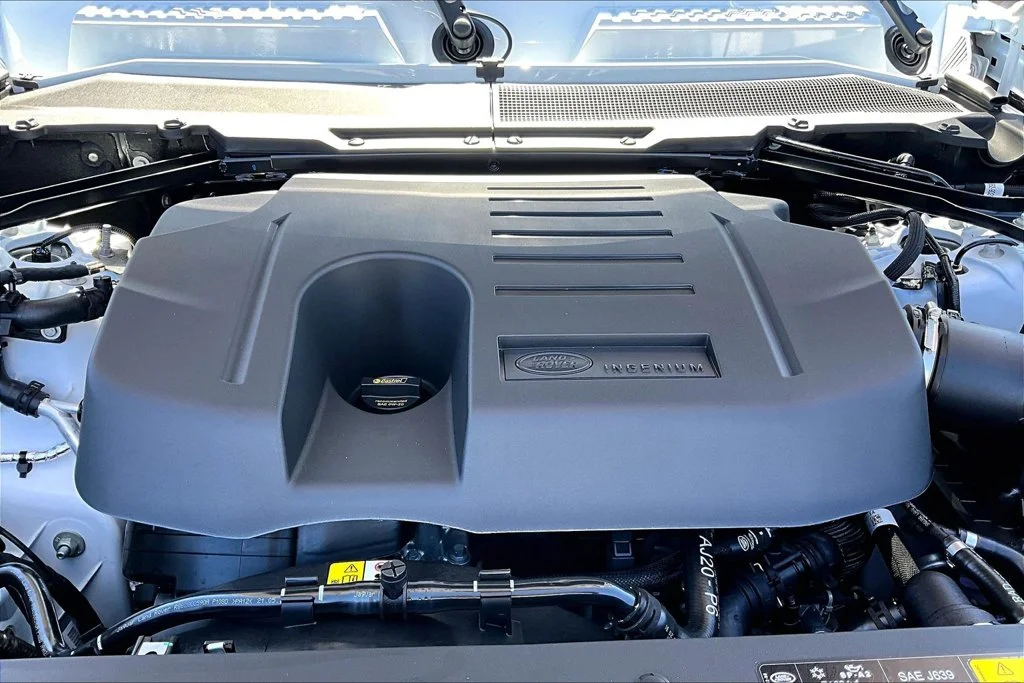 New 2026 White Land Rover X-Dynamic SE image 11