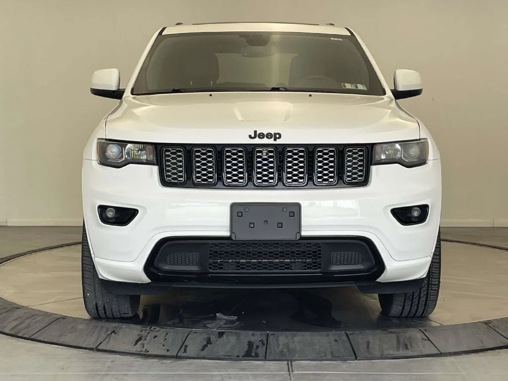 Used 2018 White Jeep Altitude image 8