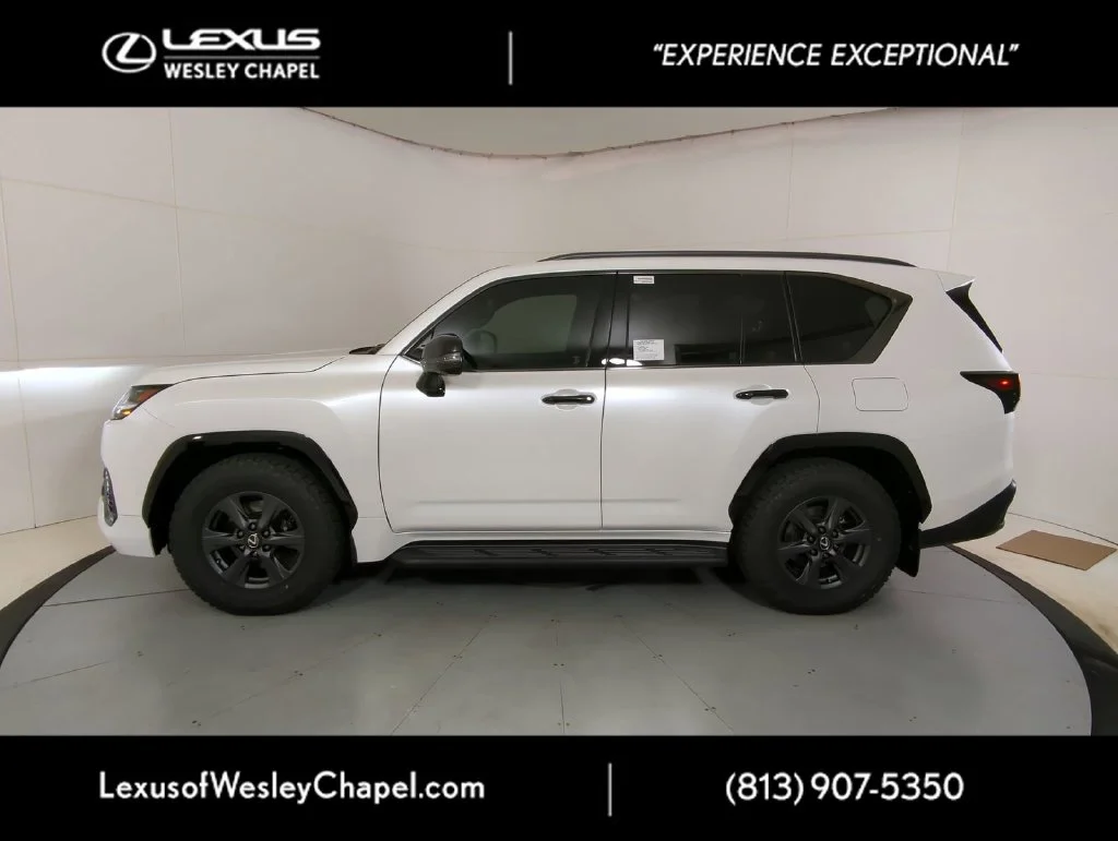Used 2025 White Lexus 700H image 5