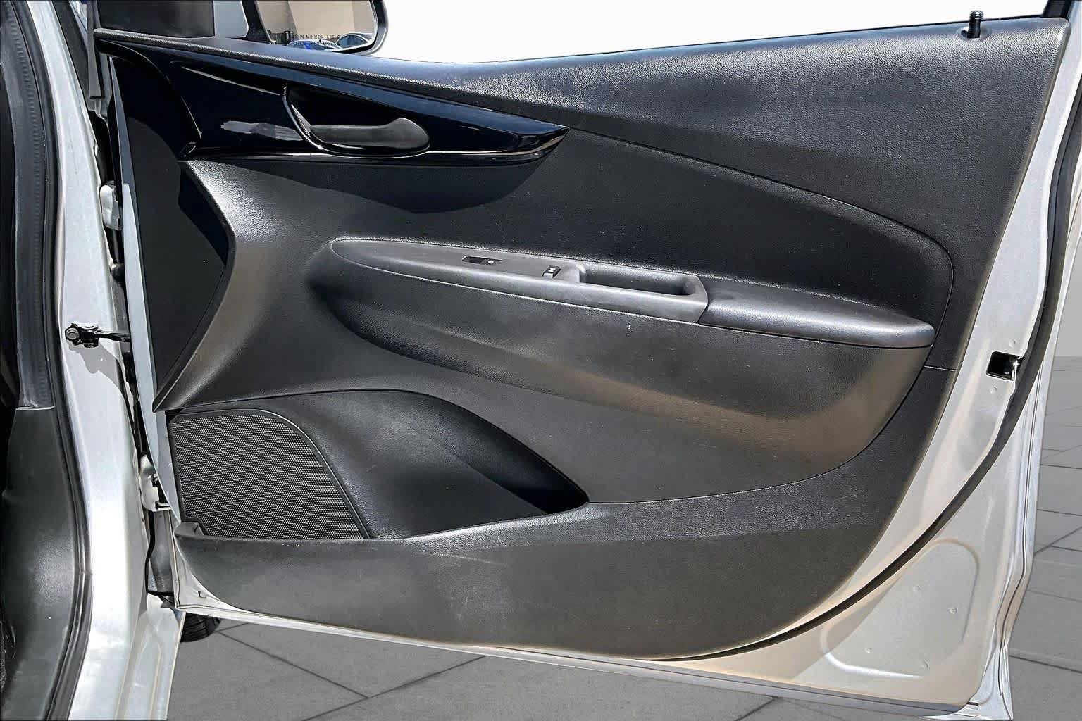 Used 2020 SILVER ICE METALLIC Chevrolet LT image 21