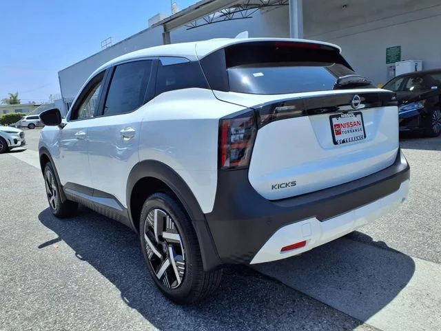 2025 Nissan Kicks SV AWD - Photo 10