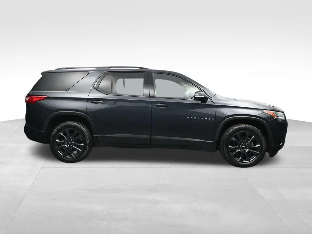 Used 2019 Gray Chevrolet RS image 6