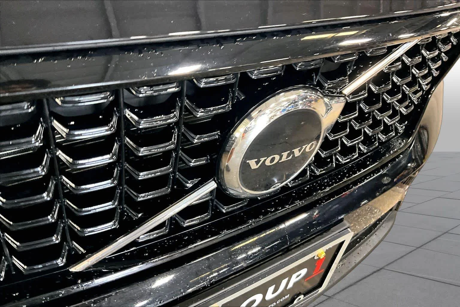 Used 2024 Onyx Black Metallic Volvo Plus Dark Theme image 29