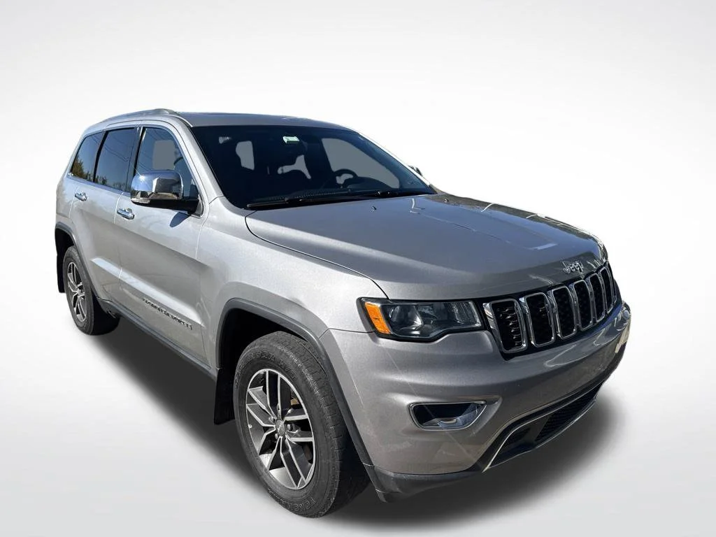 Used 2018 Silver Jeep Limited image 2