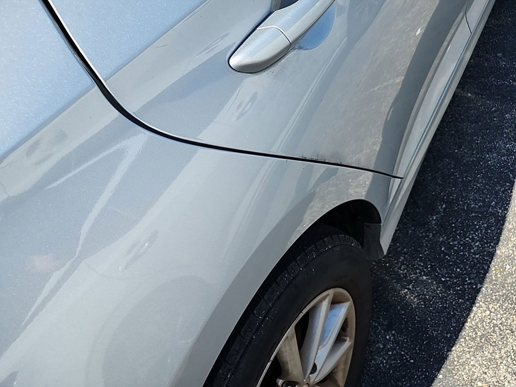 Used 2019 Silver Hyundai SE image 13