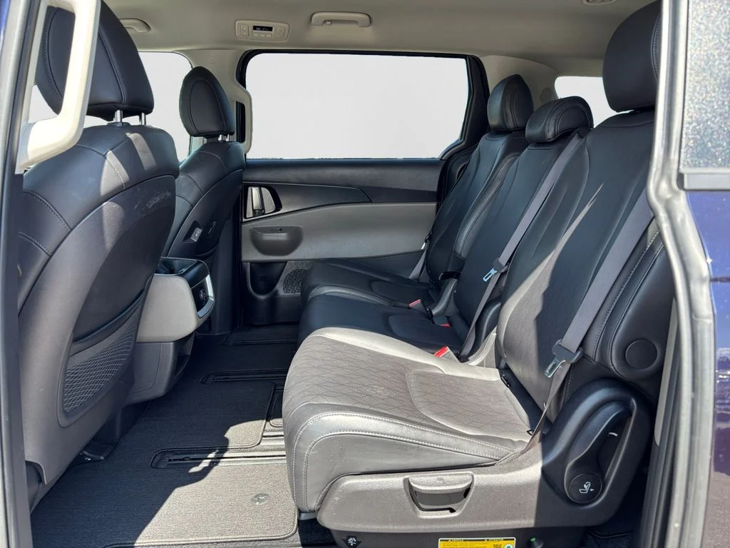 Used 2025 Blue Kia LXS image 38