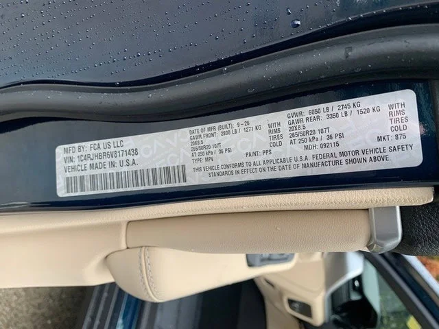 New 2027 Fathom Blue Pearlcoat Jeep Limited image 19
