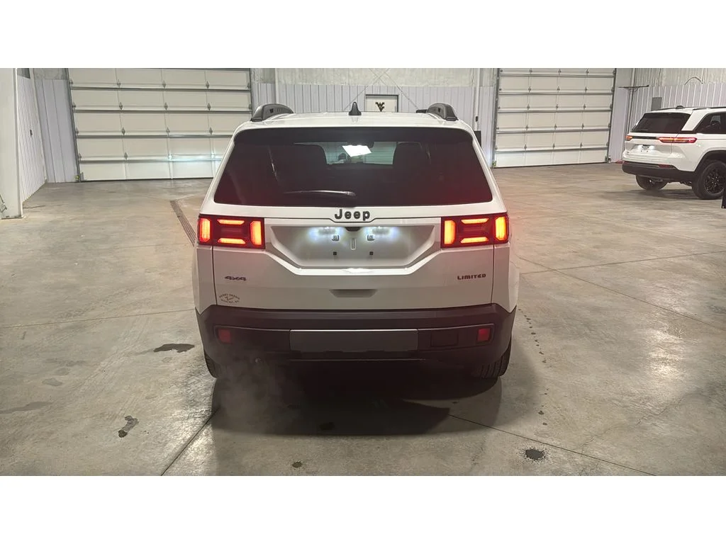 New 2026 Bright White Clear-Coat Exterior Paint Jeep Limited image 6