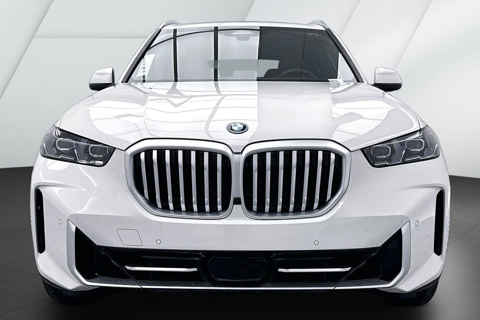 New 2026 Alpine White BMW xDrive50e image 2