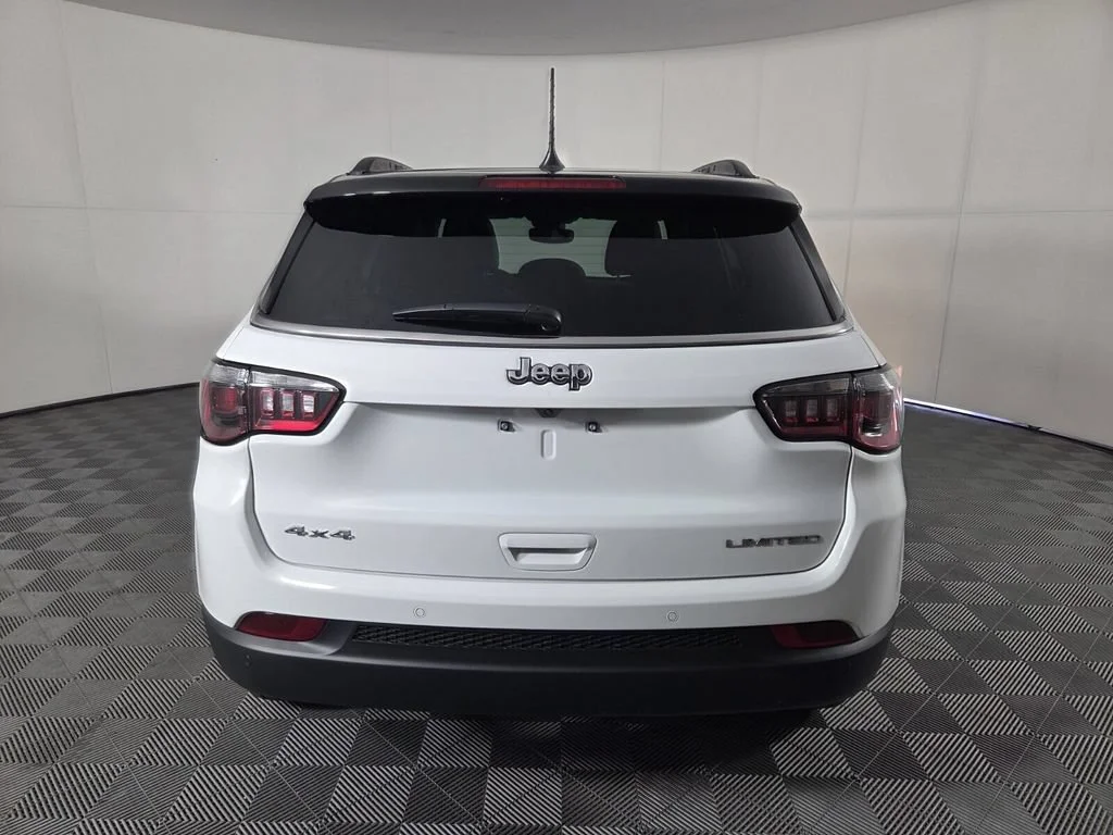 New 2026 Bright White Clear-Coat Exterior Paint Jeep Limited image 6
