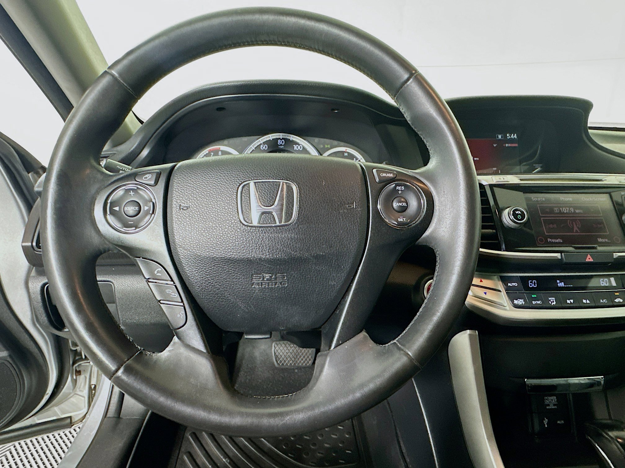 Used 2014 Silver Honda EX-L image 15