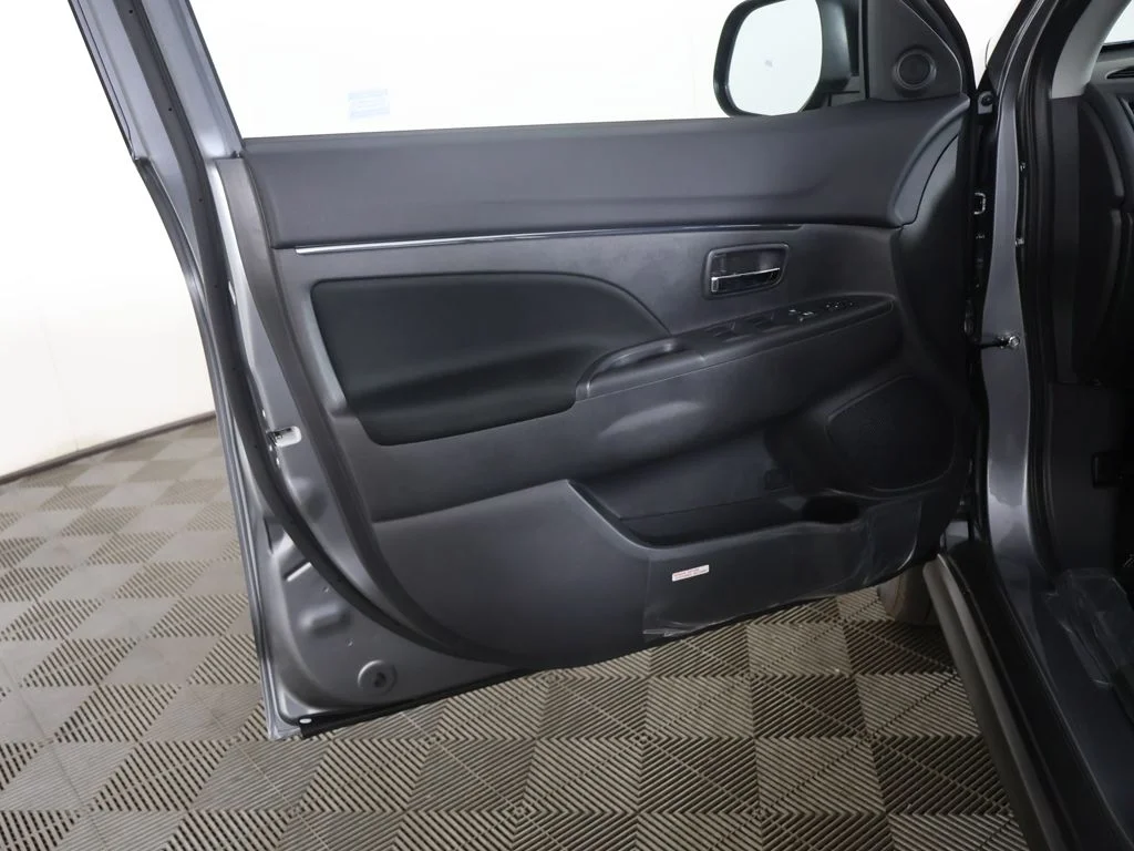 New 2026 Gray Mitsubishi 2.0 ES image 19