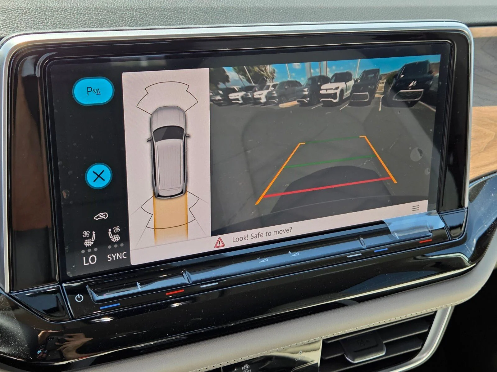 New 2026 White Volkswagen 2.0T SE w/Technology image 14