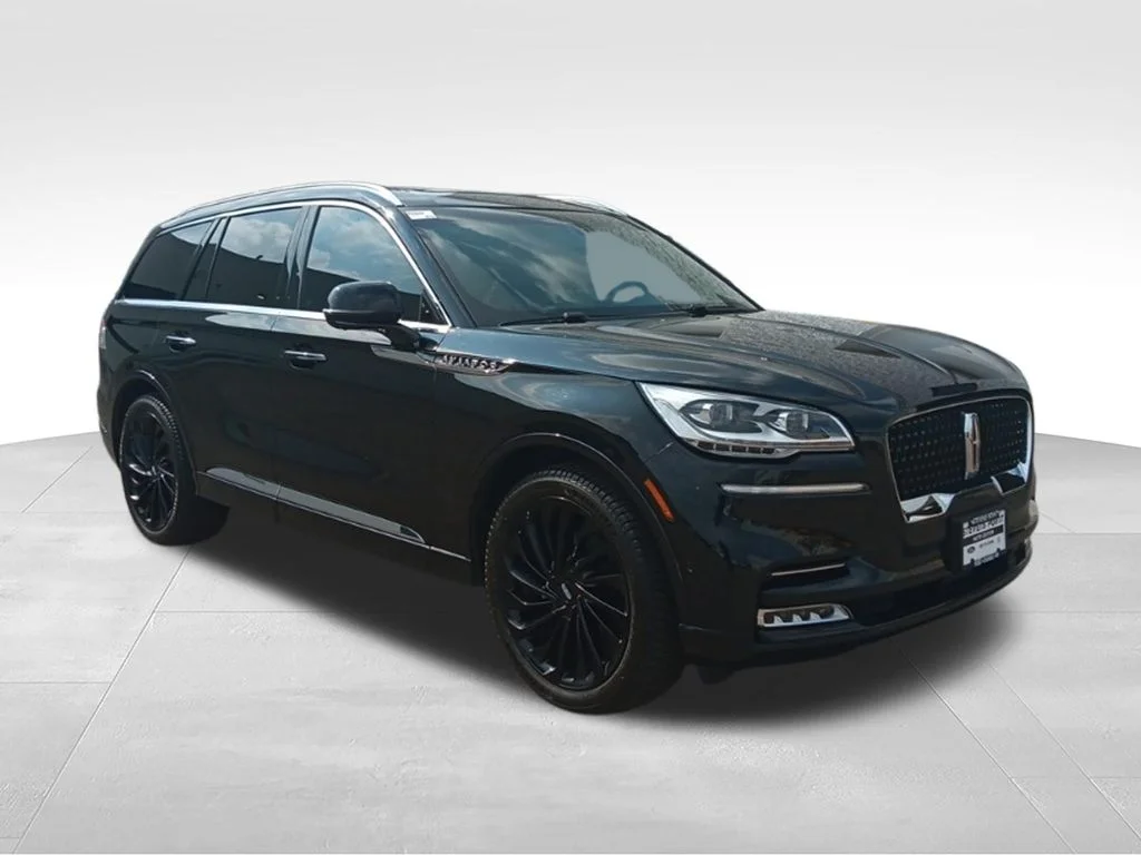 Used 2022 Infinite Black Metallic Clearcoat Lincoln Reserve image 9