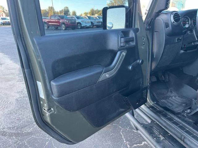 Used 2016  Jeep Unlimited Sport image 5