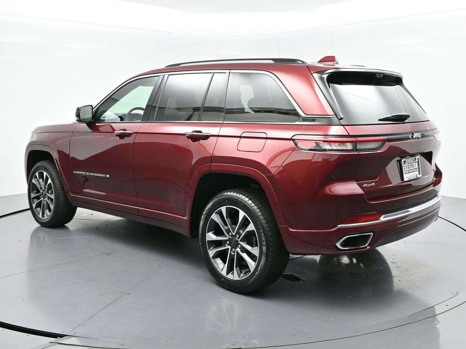 Used 2022 Velvet Red Pearlcoat Jeep Overland image 5