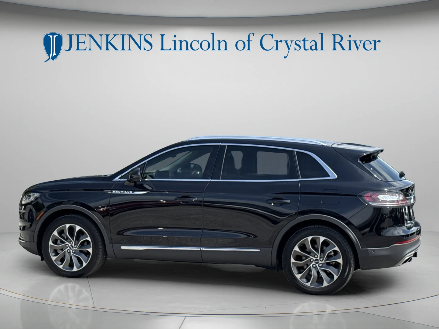 Used 2023 Infinite Black Metallic Clearcoat Lincoln Reserve image 10