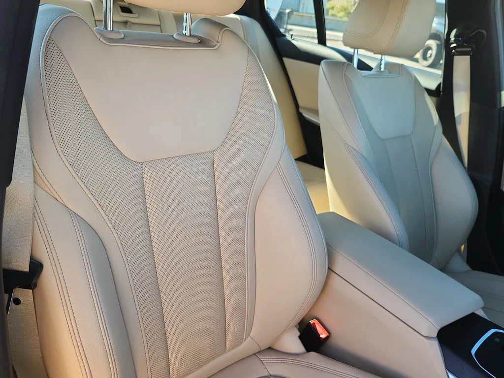Used 2022 White BMW 330e xDrive image 16