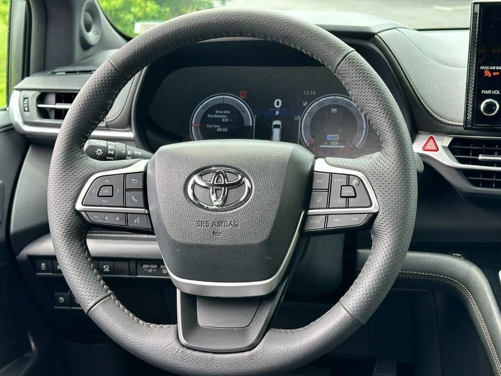 Used 2026  Toyota Platinum image 18