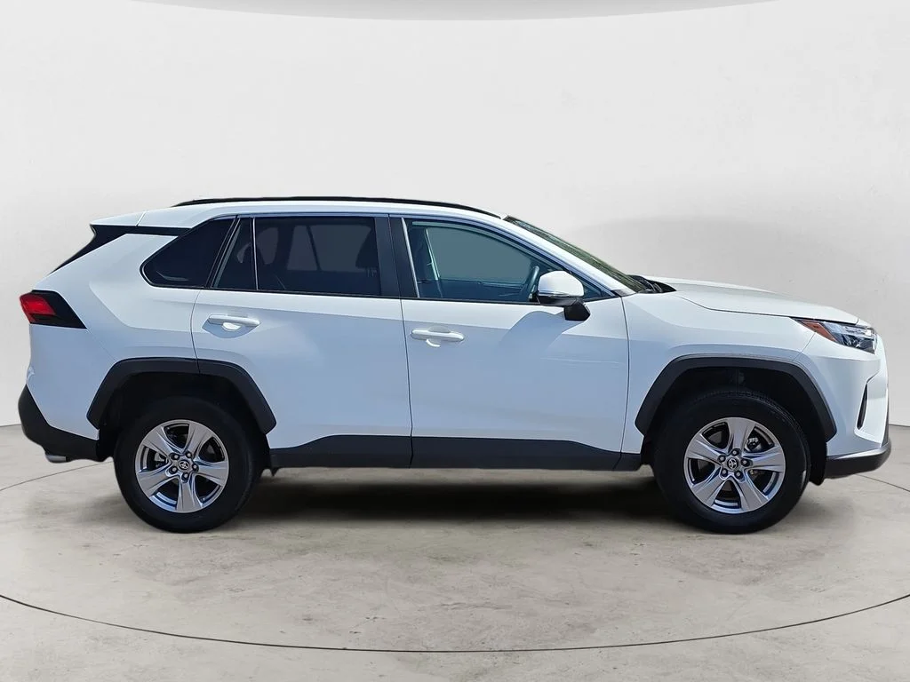 Used 2025 Ice Toyota XLE image 6