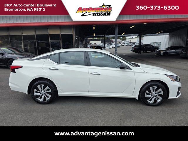 Used 2025 Glacier White Nissan S image 7
