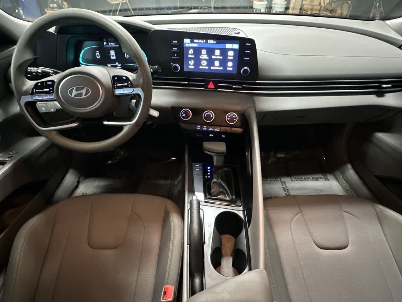 2025 Hyundai Elantra SE - Photo 24