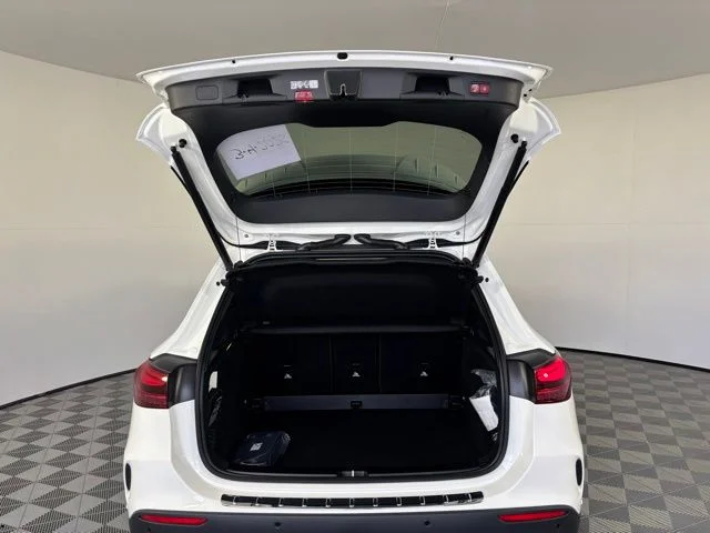 New 2026 Polar White Mercedes-Benz GLA 250 image 36