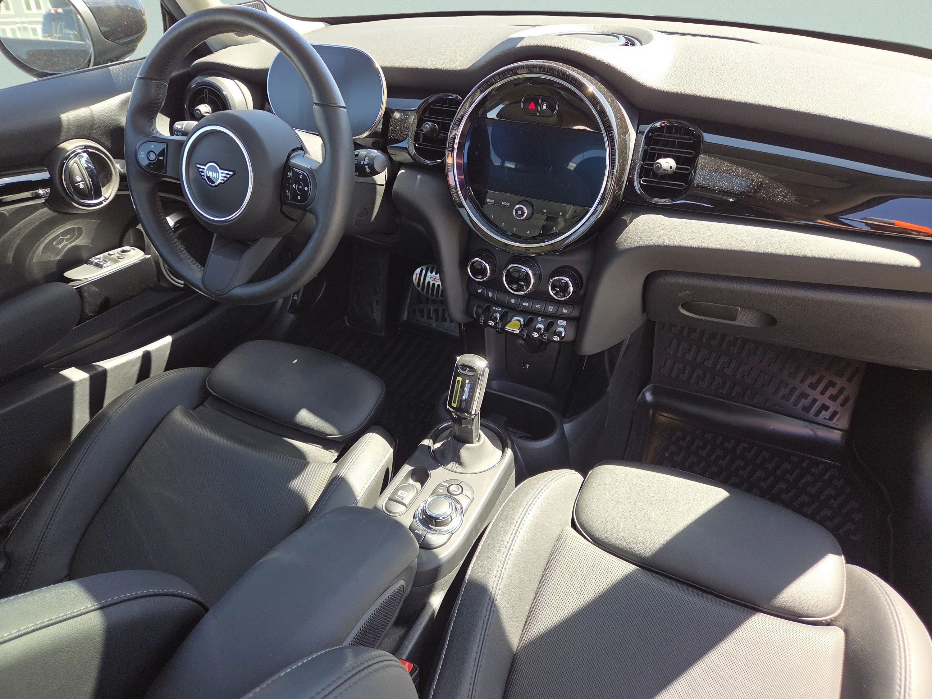 Used 2024 British Racing Green MINI Cooper SE image 29