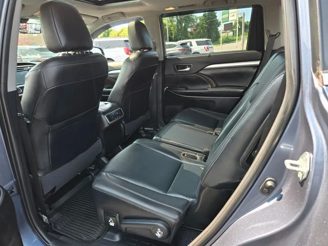 Used 2019 Blue Toyota XLE image 13