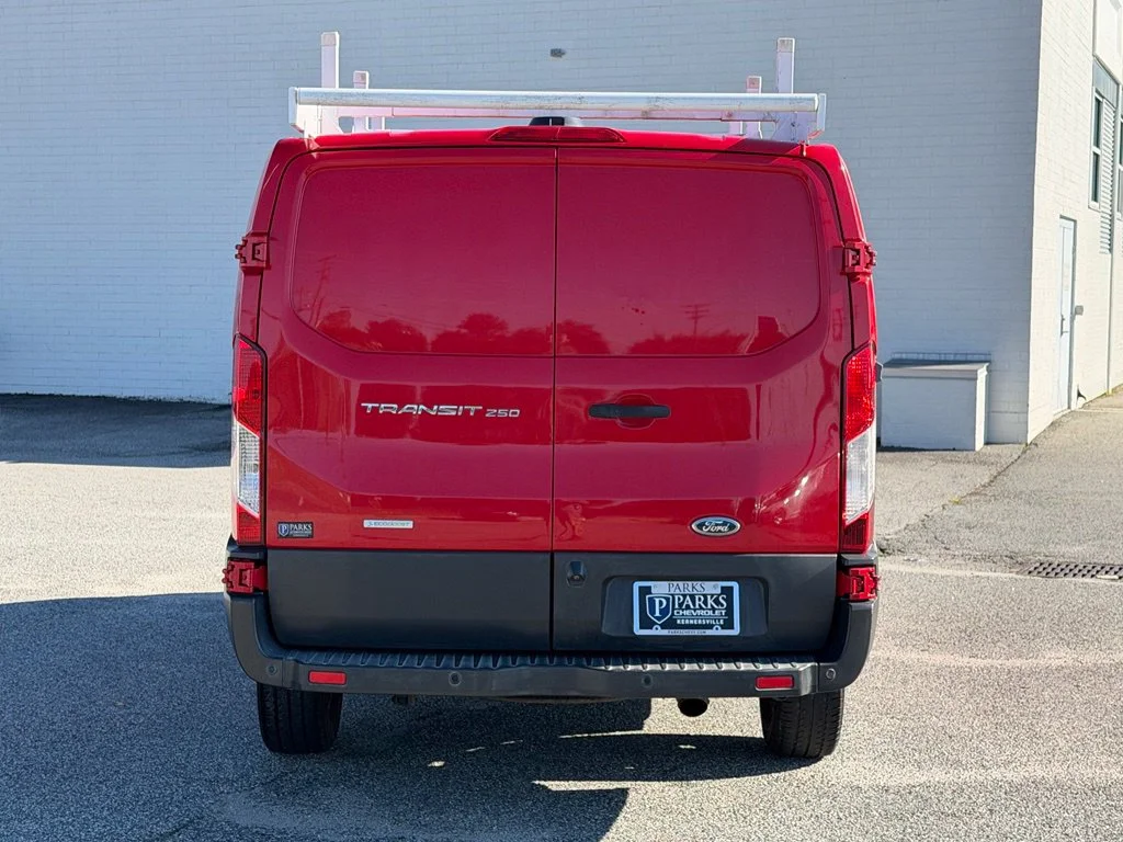 Used 2015 Red Ford Base image 36