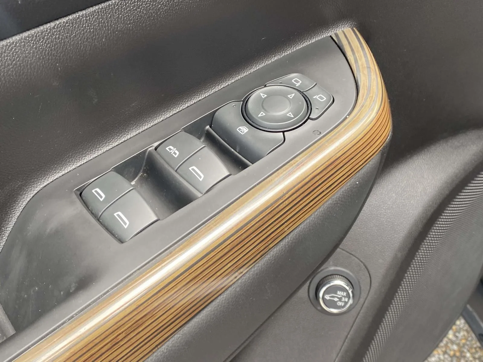 Used 2023 Silver GMC SLE image 15