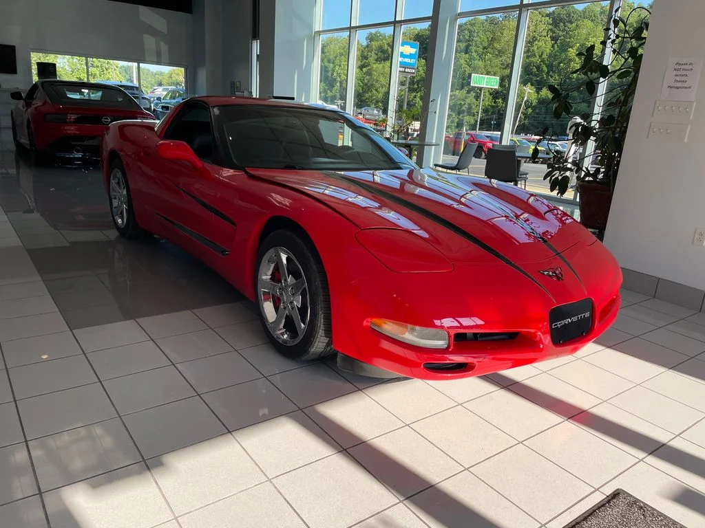 Used 2000 Torch Red Chevrolet Base image 3